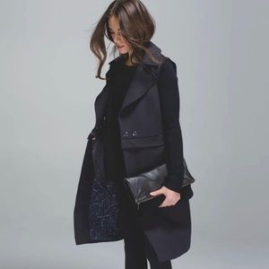 Lululemon 2 in 1 vest size 4 (fits small/medium)